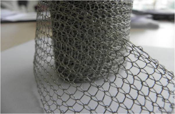 Knitted wire mesh
